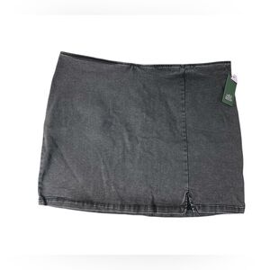 Wild Fable Women's 24 Plus Black Notch Front Seamed Denim Mid-Rise Mini Skirt